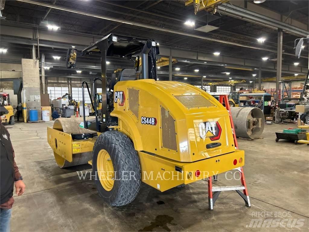 CAT CS44B Tek tamburlu silindirler
