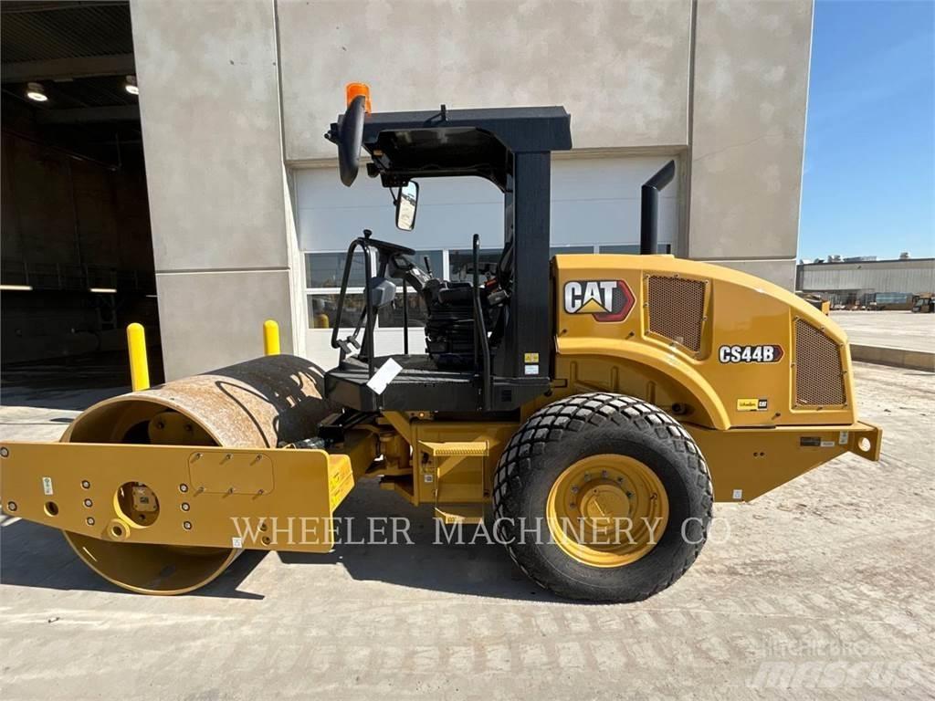 CAT CS44B Tek tamburlu silindirler