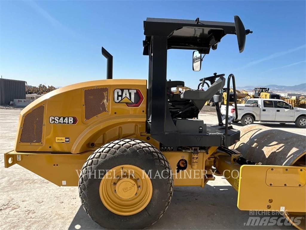 CAT CS44B Tek tamburlu silindirler