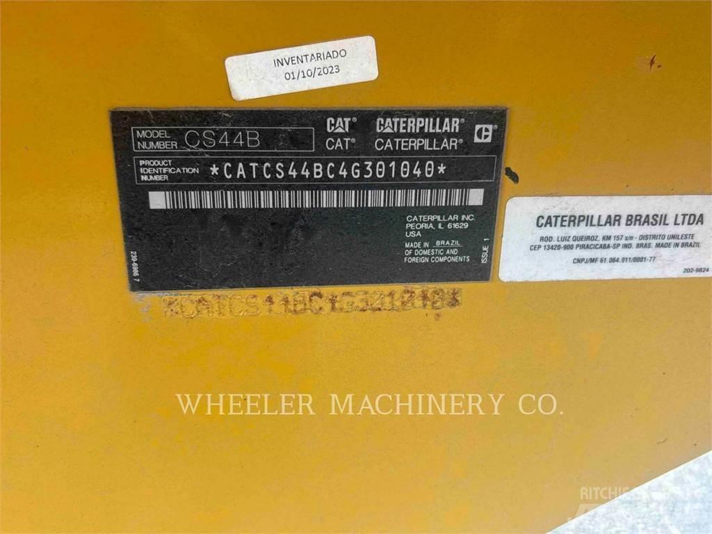 CAT CS44B Tek tamburlu silindirler