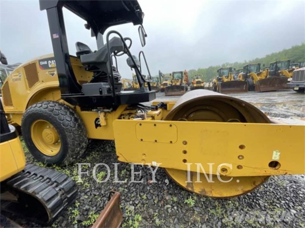 CAT CS44B Tek tamburlu silindirler