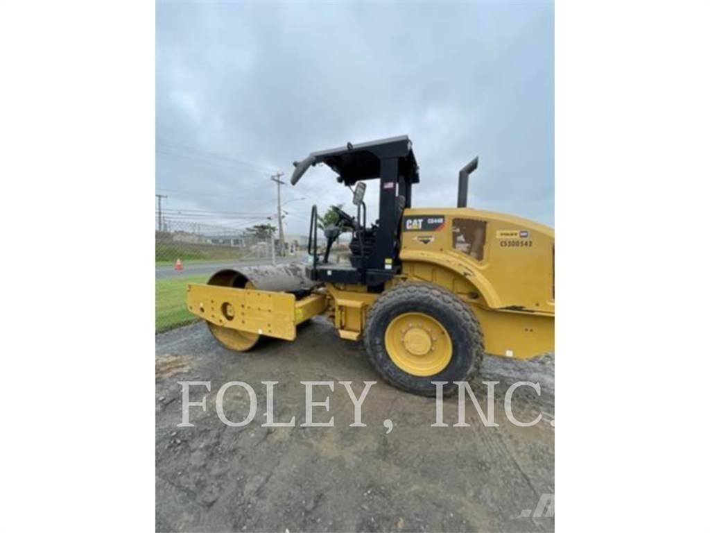 CAT CS44B Tek tamburlu silindirler