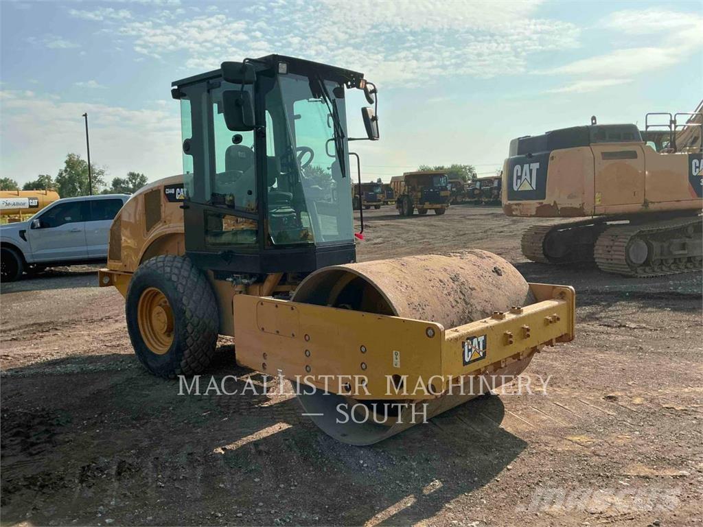 CAT CS44B Tek tamburlu silindirler