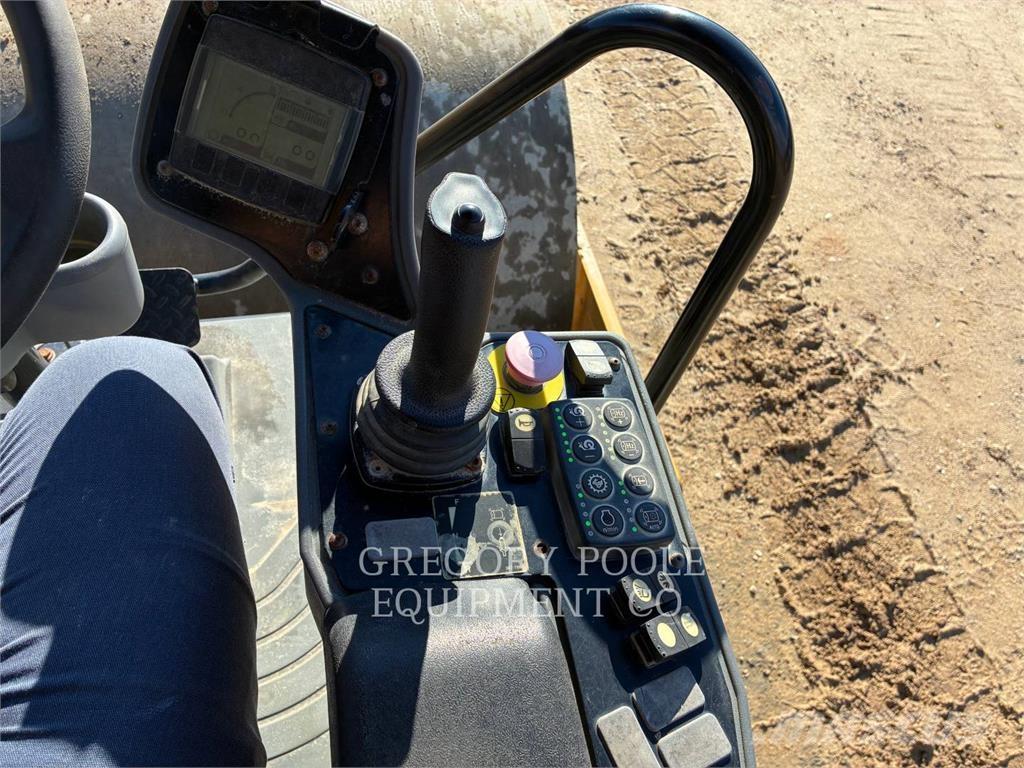 CAT CS54B Tek tamburlu silindirler