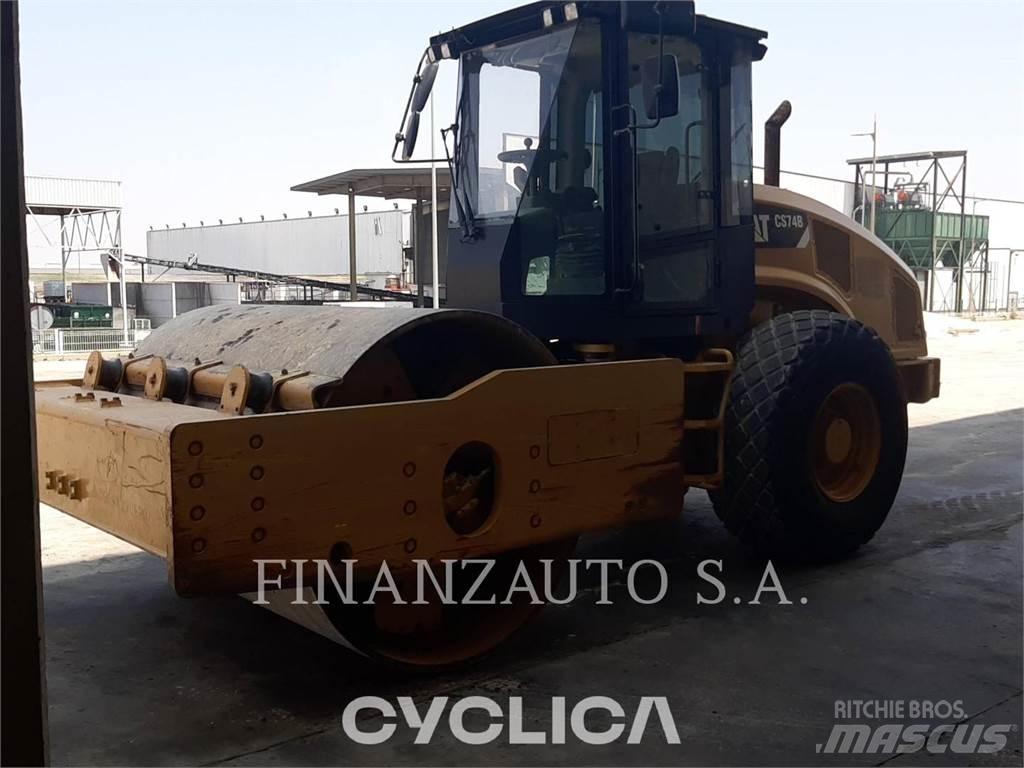 CAT CS74B Tek tamburlu silindirler