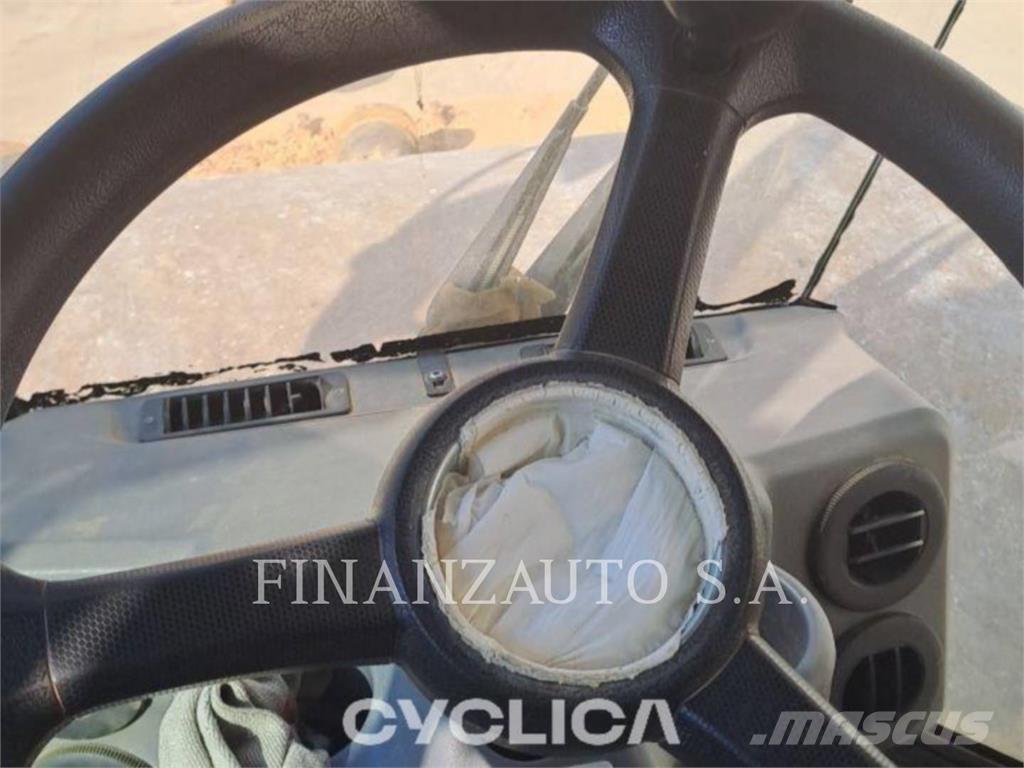 CAT CS74B Tek tamburlu silindirler