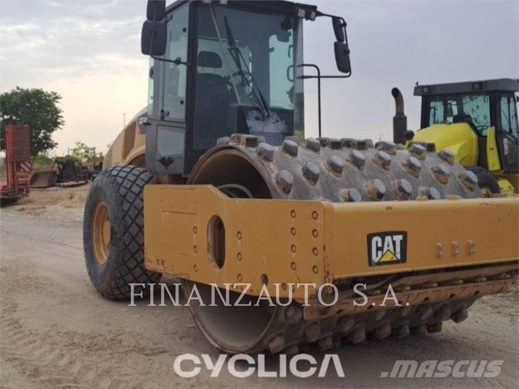 CAT CS74B Tek tamburlu silindirler