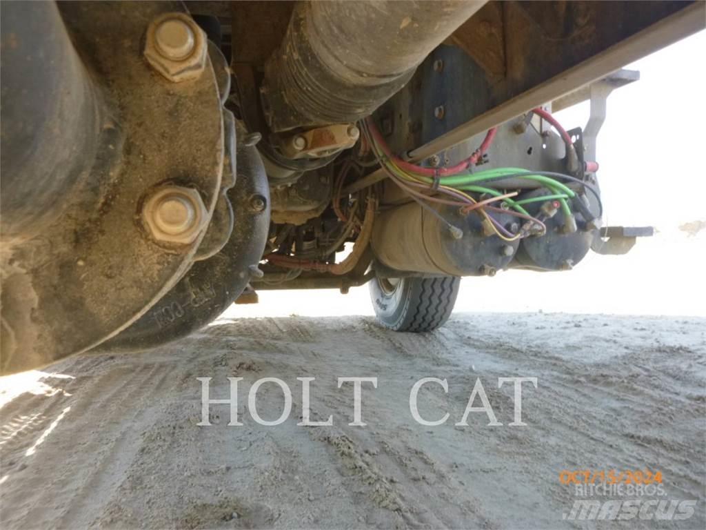 CAT CT660S SBA 6X4 Tankerli kamyonlar