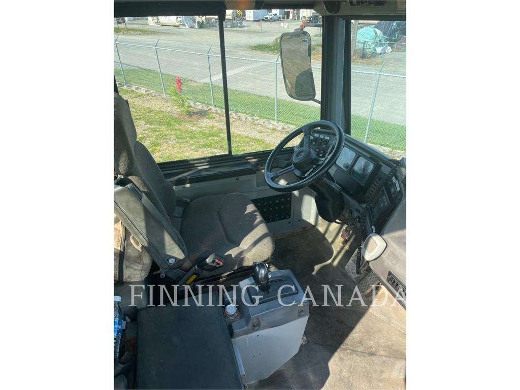 CAT D300E Belden kirma kaya kamyonu