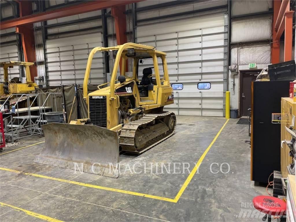 CAT D3G XLCN Paletli dozerler