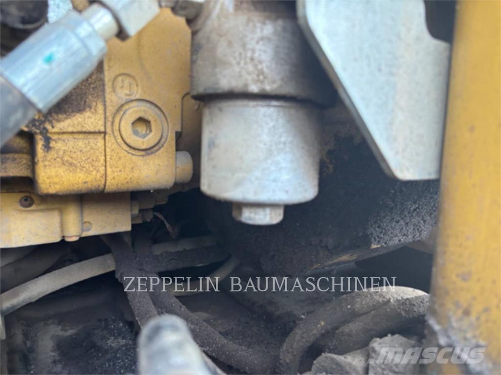 CAT M317F Lastik tekerli ekskavatörler