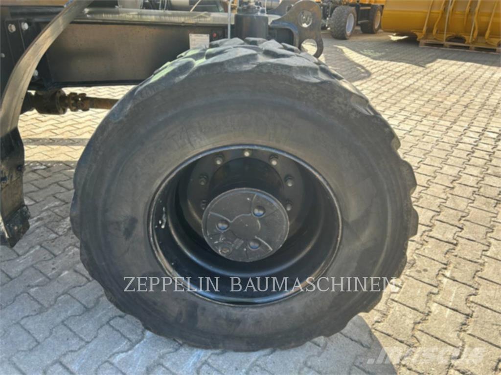 CAT M318-07A Lastik tekerli ekskavatörler