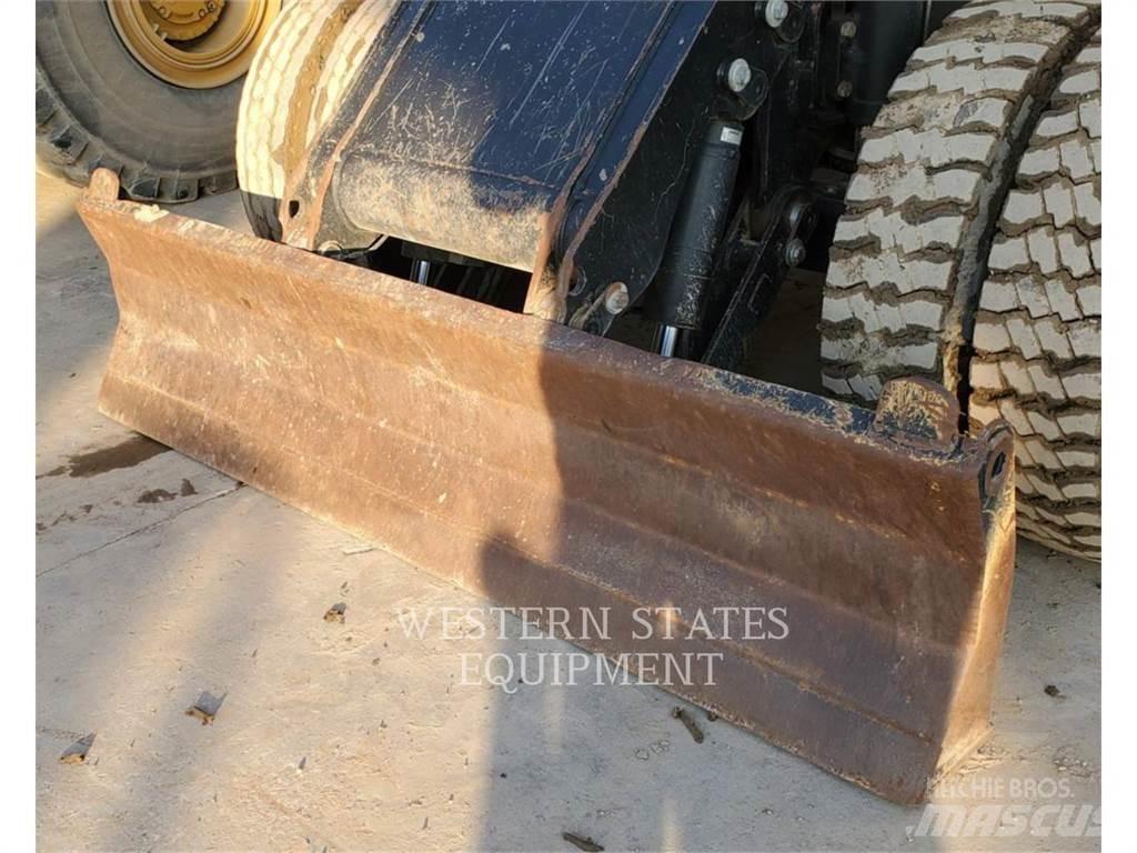 CAT M318F Lastik tekerli ekskavatörler