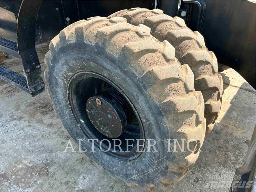 CAT M320 Lastik tekerli ekskavatörler