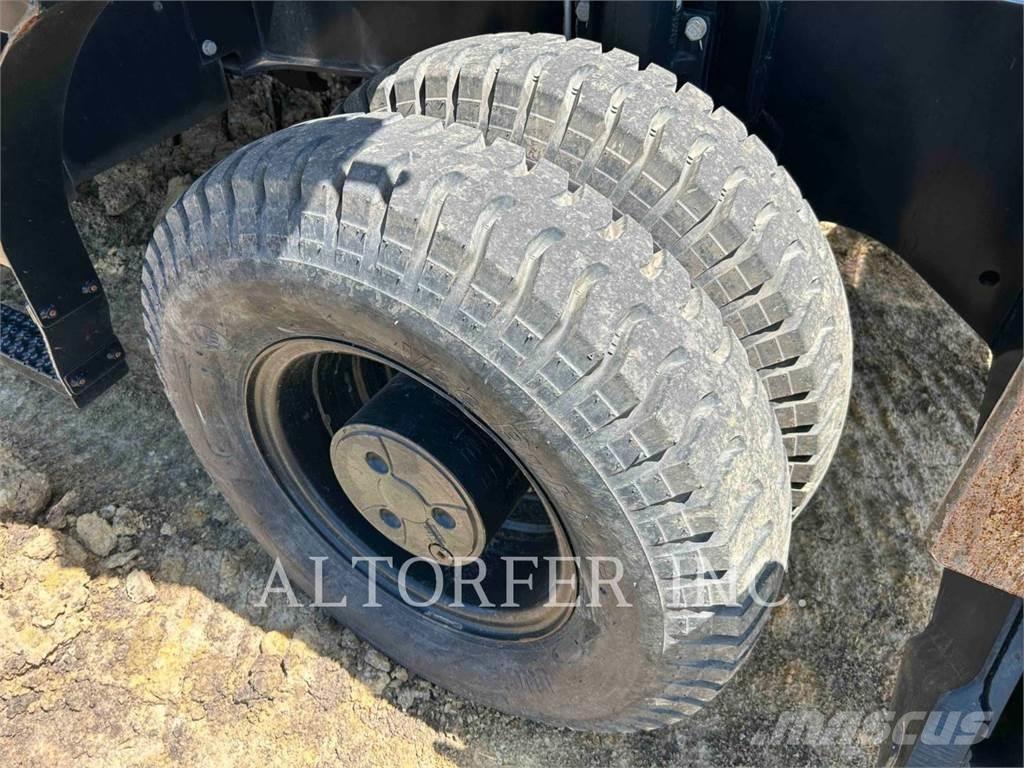 CAT M320F Lastik tekerli ekskavatörler