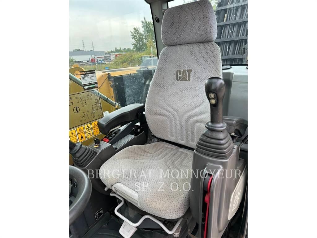 CAT MH3022 Lastik tekerli ekskavatörler