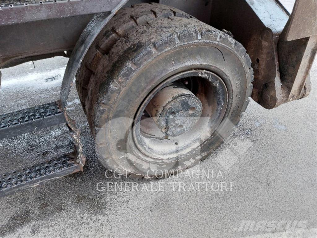 CAT MH3022 Lastik tekerli ekskavatörler