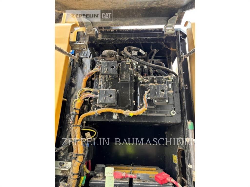 CAT MH3022-06C Yıkım ekskavatörleri