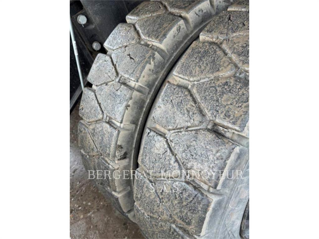 CAT MH3022-07 Lastik tekerli ekskavatörler