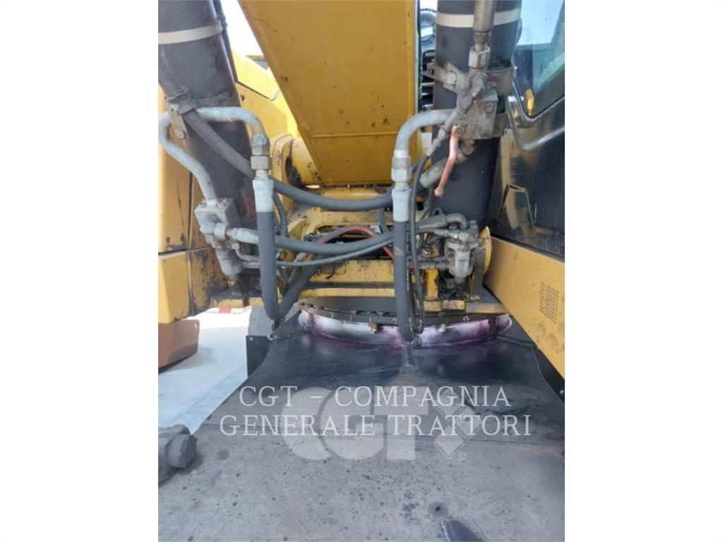 CAT MH3024 Lastik tekerli ekskavatörler