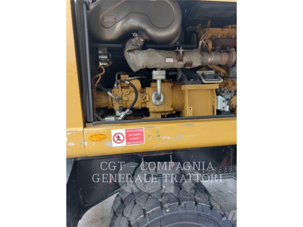 CAT MH3024 Lastik tekerli ekskavatörler