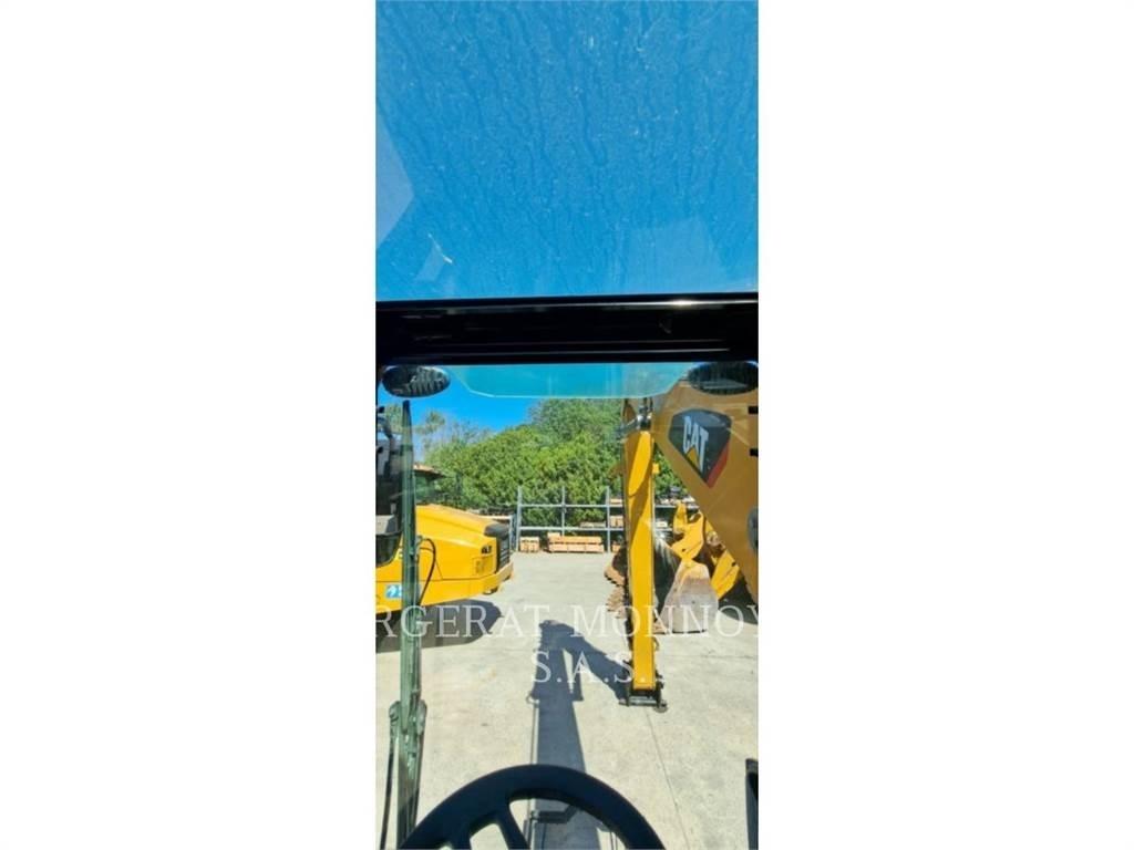 CAT MH3024-06 Lastik tekerli ekskavatörler