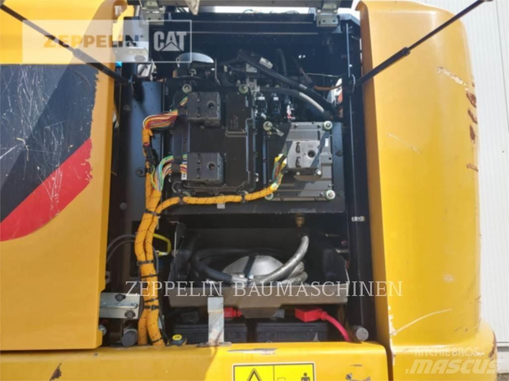 CAT MH3024-06C Yıkım ekskavatörleri