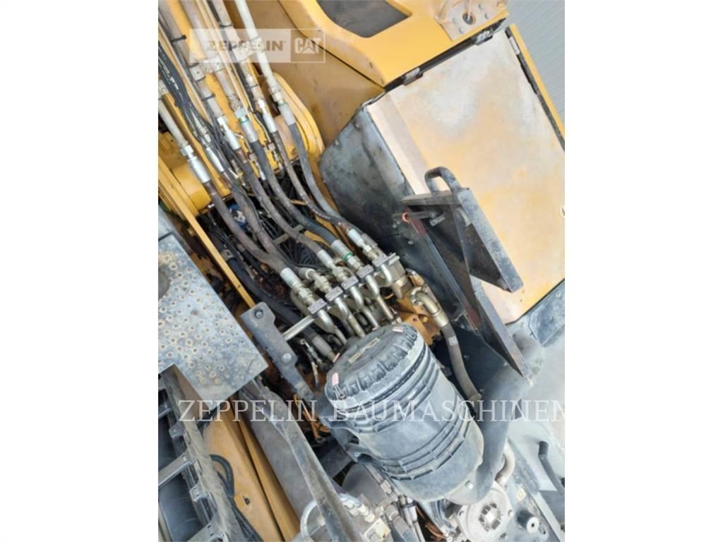 CAT MH3024-06C Yıkım ekskavatörleri