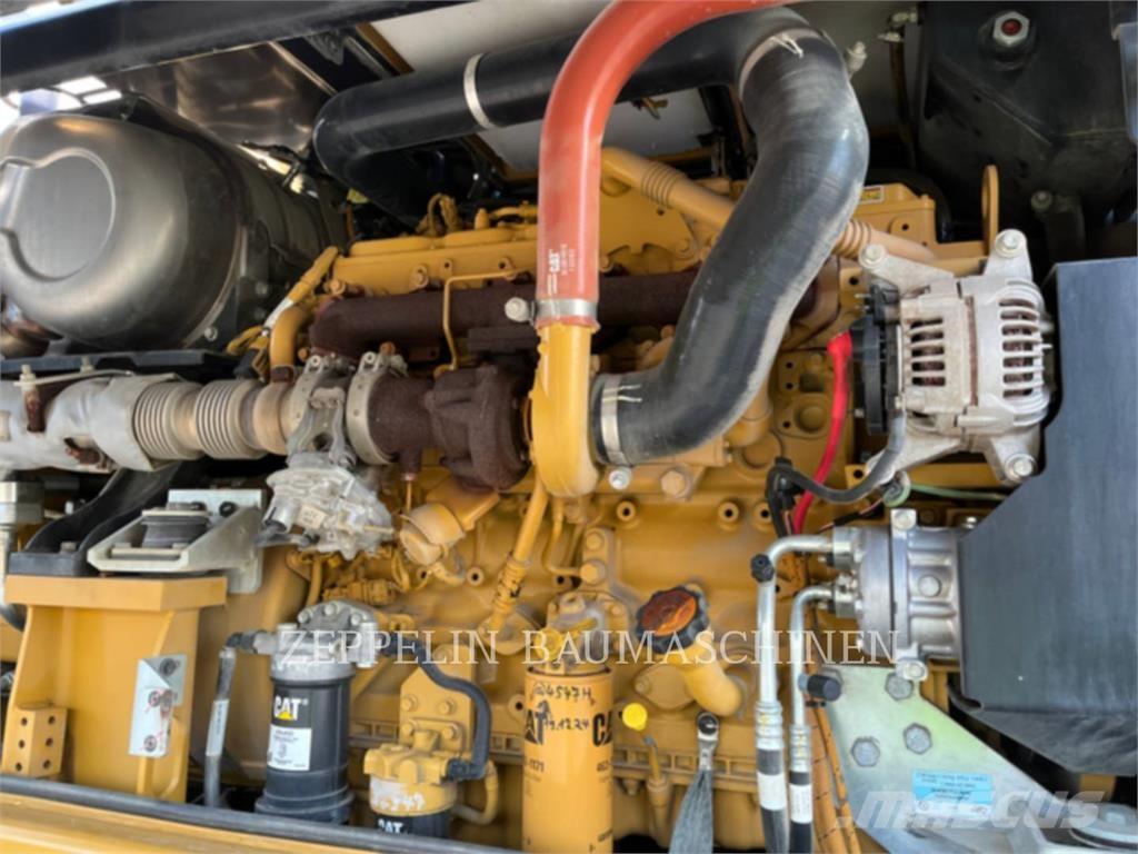 CAT MH3024-06C Yıkım ekskavatörleri