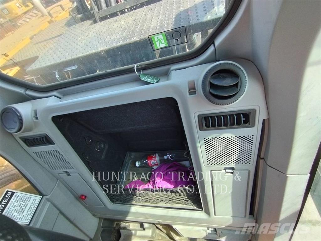 CAT MH3024-07 Lastik tekerli ekskavatörler