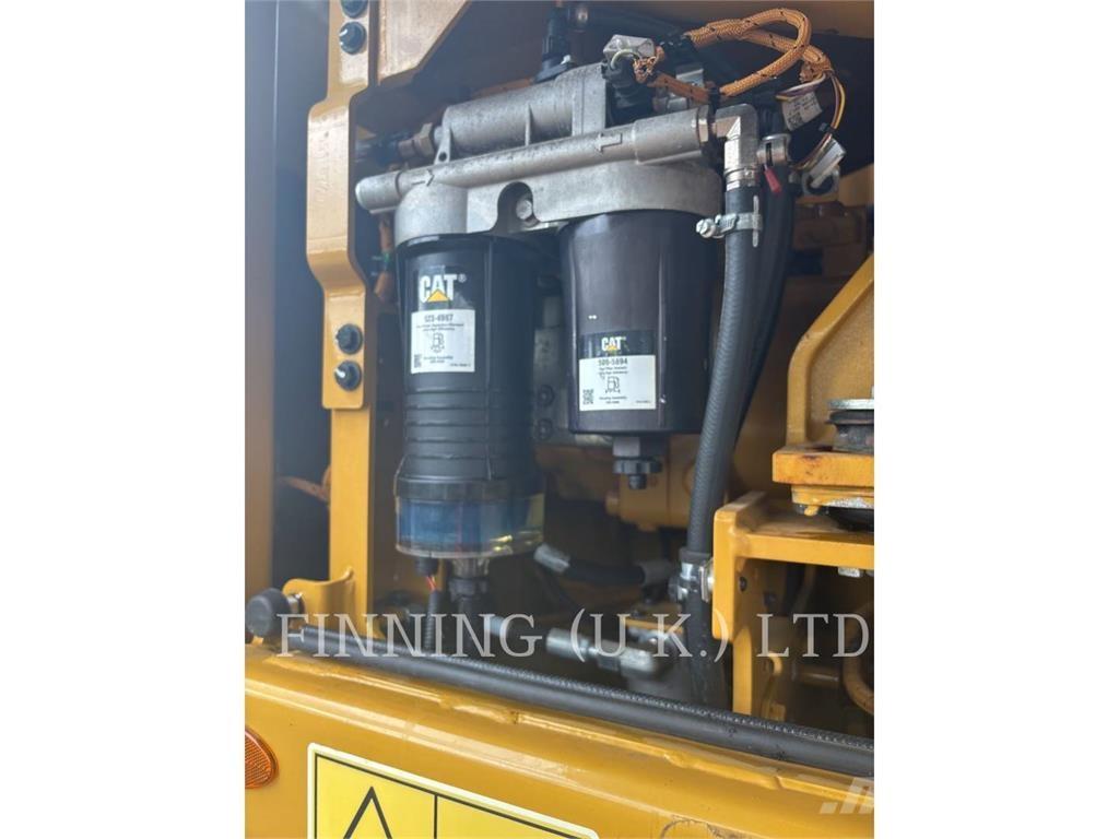 CAT MH3024 07W Lastik tekerli ekskavatörler