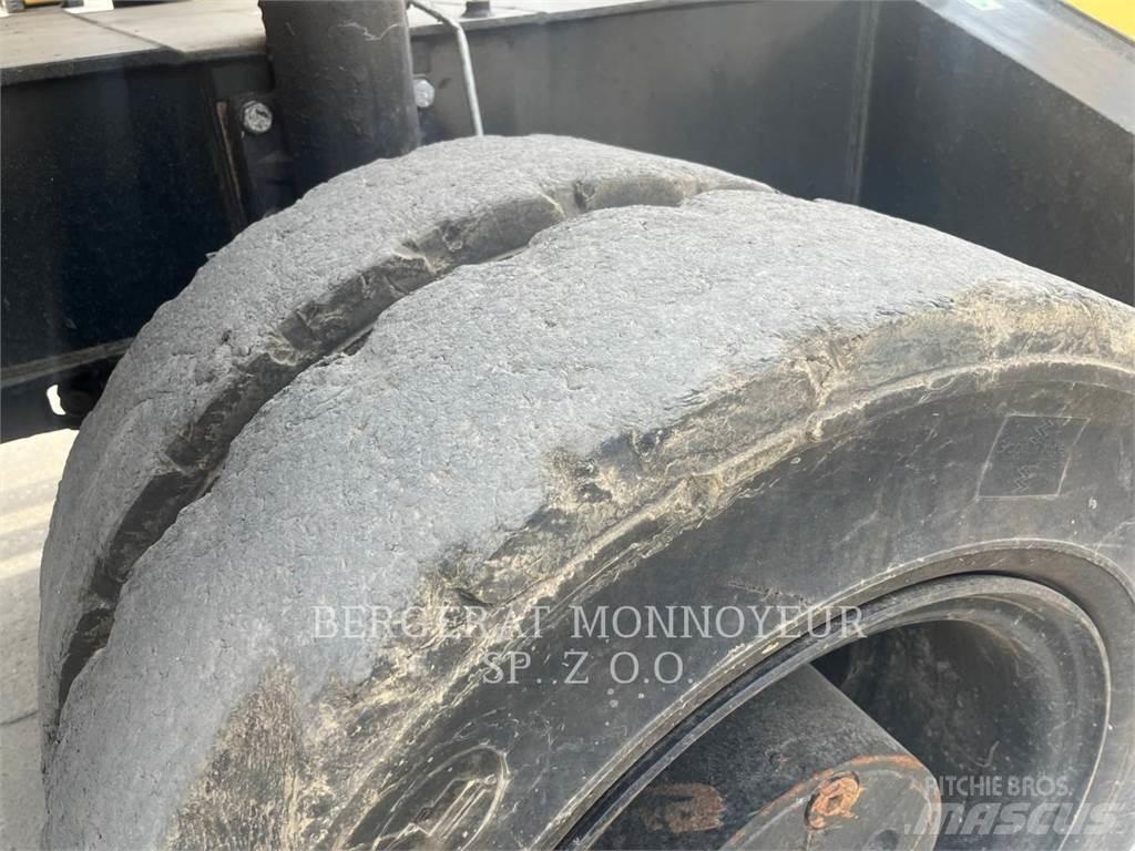 CAT MH3026 Lastik tekerli ekskavatörler
