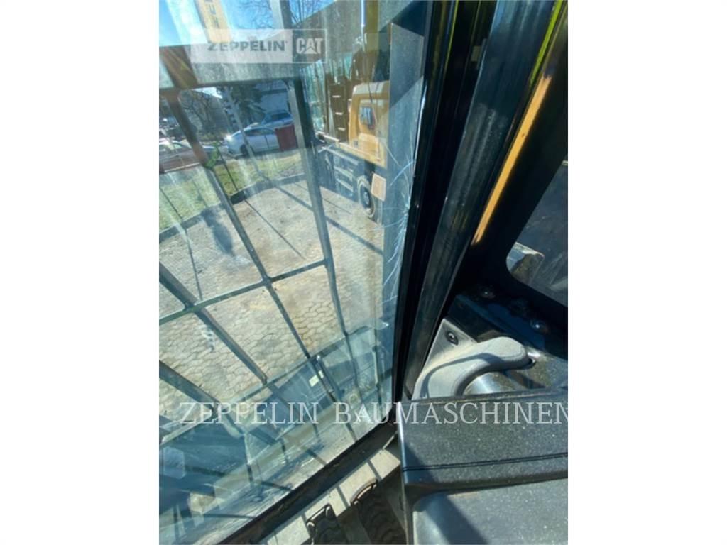 CAT MH3026-06C Yıkım ekskavatörleri