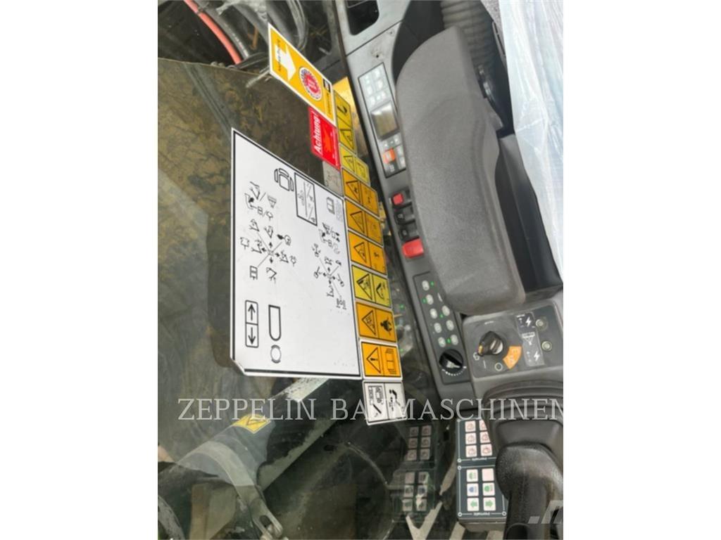 CAT MH3026-06C Yıkım ekskavatörleri