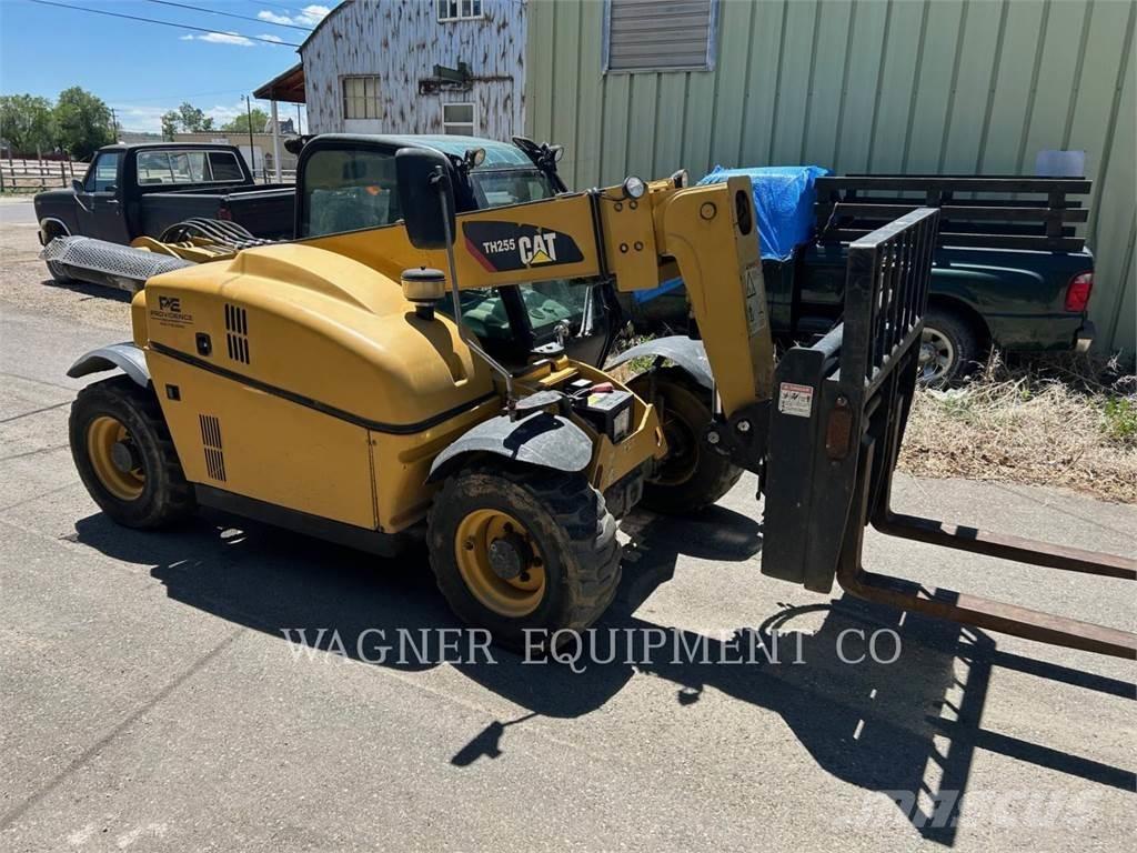 CAT TH255 Teleskopik yükleyiciler