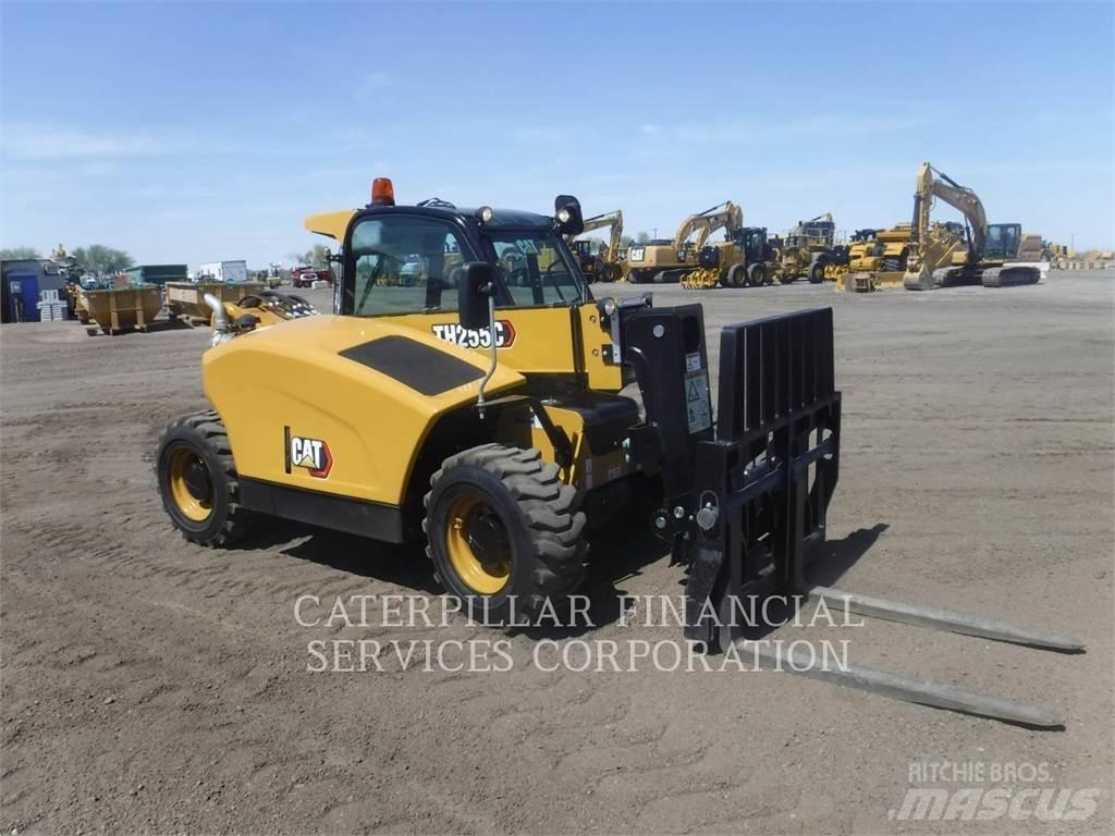 CAT TH255C Teleskopik yükleyiciler