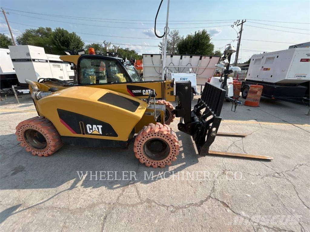 CAT TH255C CB Teleskopik yükleyiciler