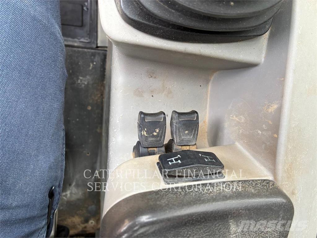 CAT TL1055D Teleskopik yükleyiciler