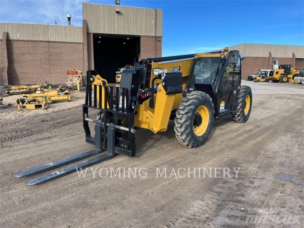 CAT TL642 Teleskopik yükleyiciler