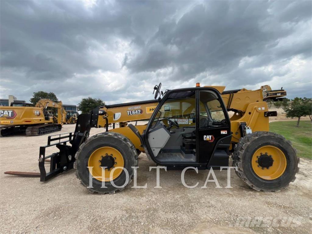CAT TL642 Teleskopik yükleyiciler