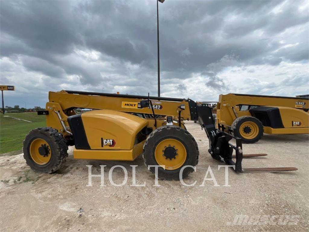 CAT TL642 Teleskopik yükleyiciler