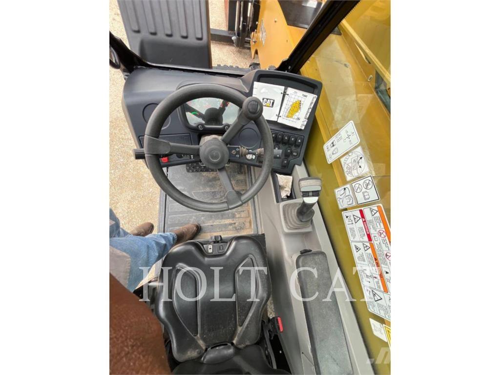 CAT TL642 Teleskopik yükleyiciler