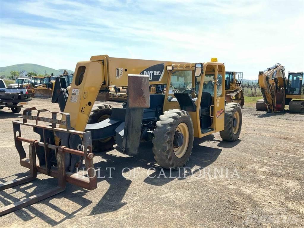CAT TL943 Teleskopik yükleyiciler