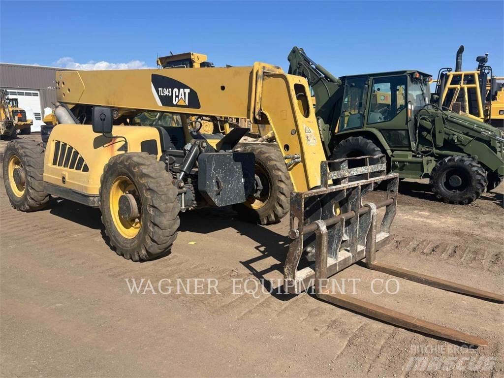 CAT TL943 Teleskopik yükleyiciler