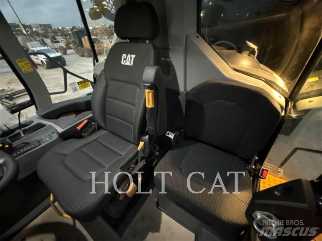 CAT W00 740GC Tankerli kamyonlar