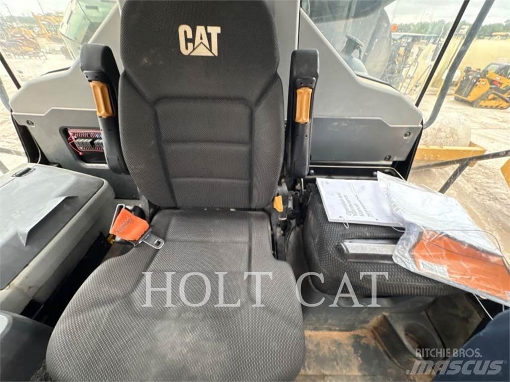 CAT W00 740GC Tankerli kamyonlar