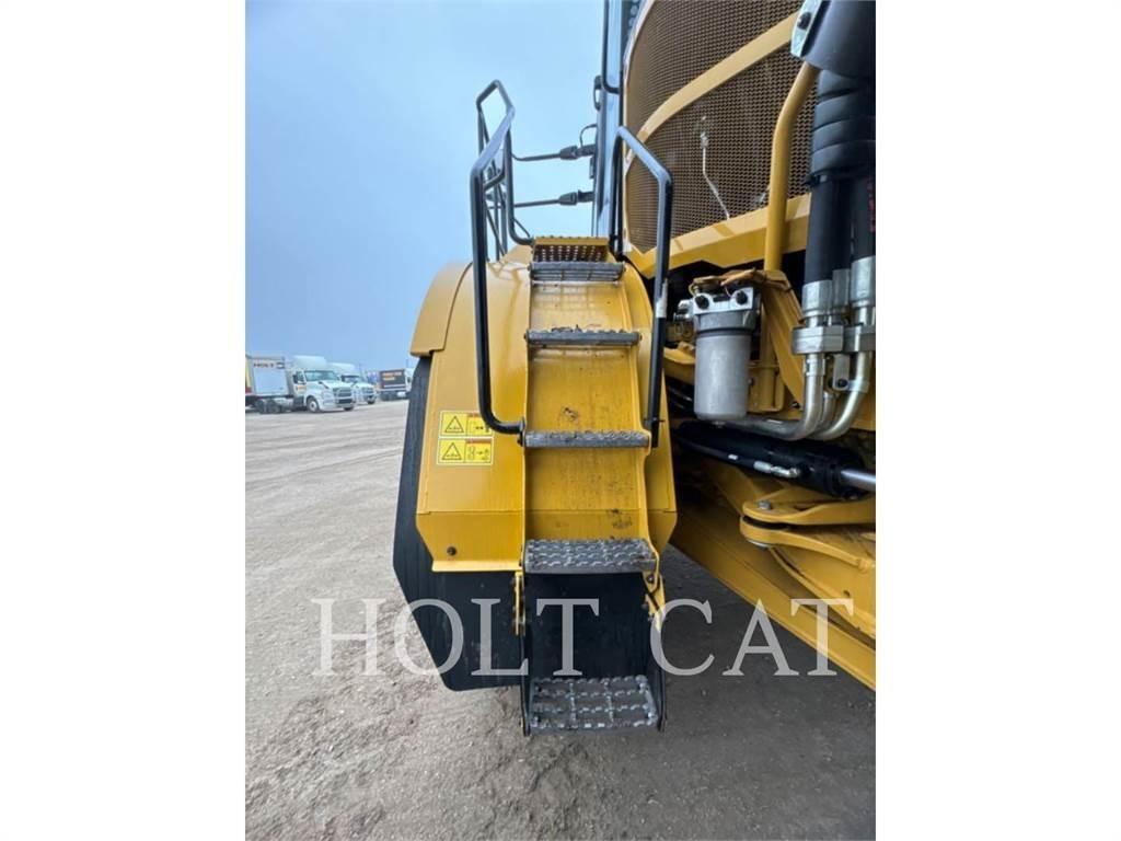 CAT W00 740GC Tankerli kamyonlar