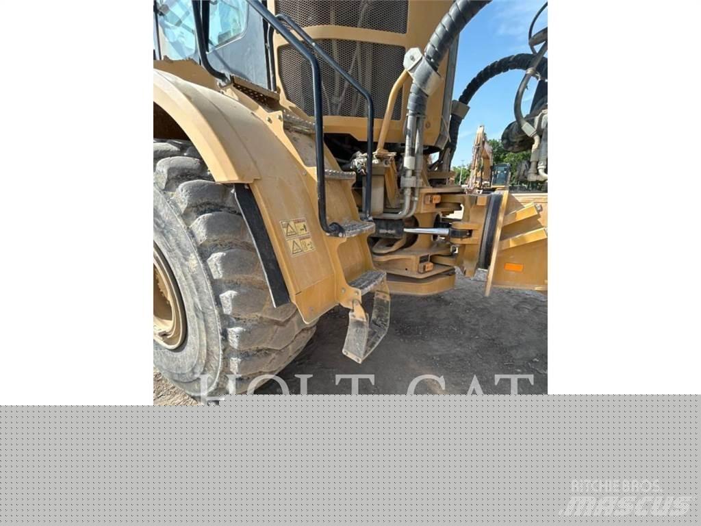 CAT W00 740GC Tankerli kamyonlar