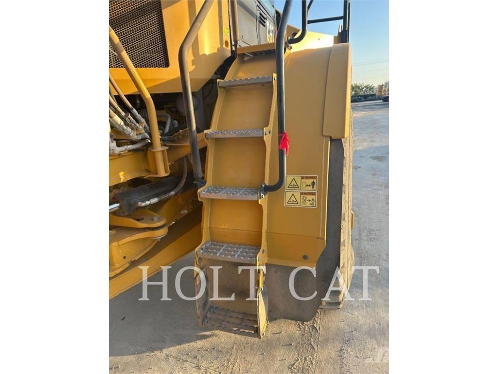 CAT W00 740GC Tankerli kamyonlar