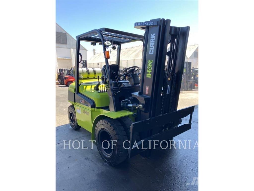 Clark C40L Diger
